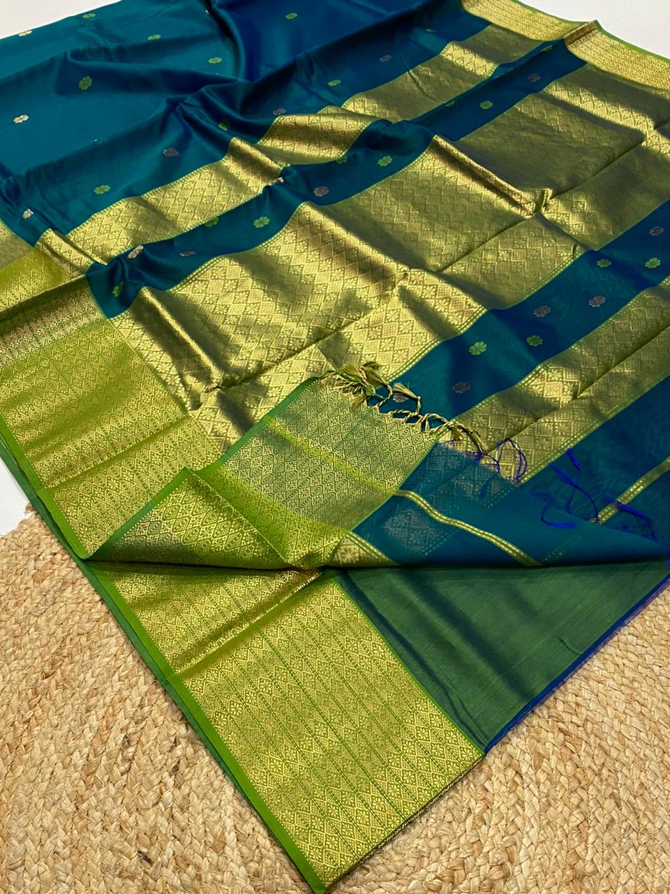 Maheshwari Handwoven jari big border weaving diamond Pallu Buti saree